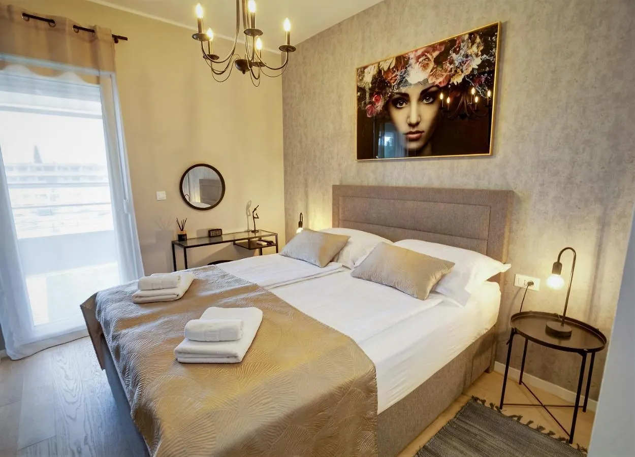 Luxury Apartment 4Seasons With Garage Split