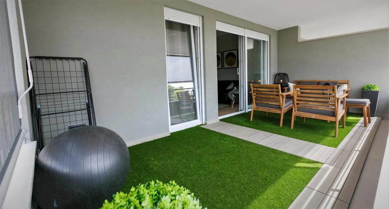 Luxury Apartment 4Seasons With Garage Split