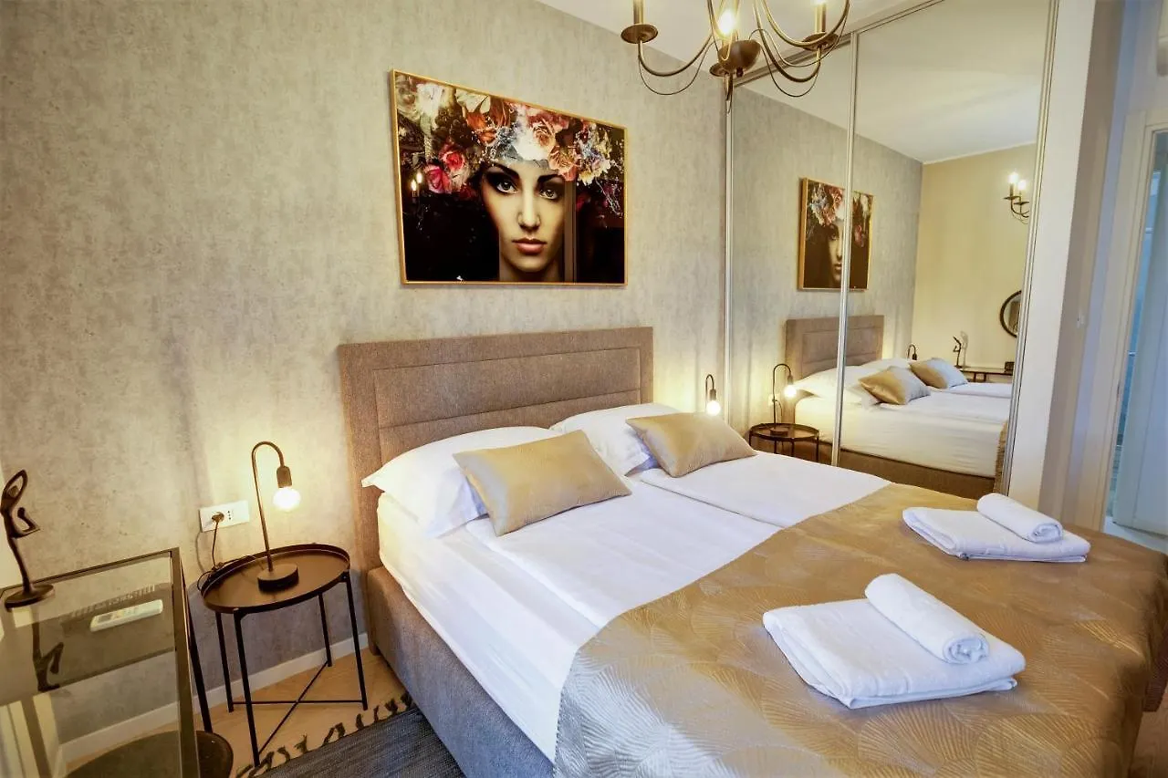Luxury Apartment 4Seasons With Garage Split