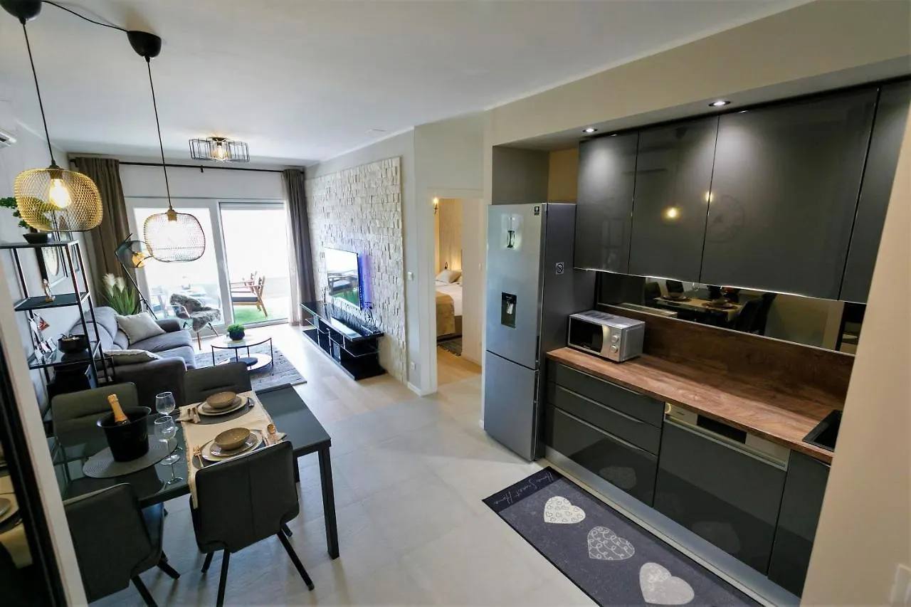 Luxury Apartment 4Seasons With Garage Split
