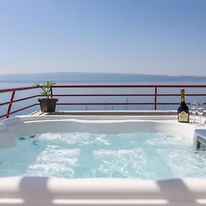 Apartment Seaside Penthouse With Hot Tub Sky Living, Split