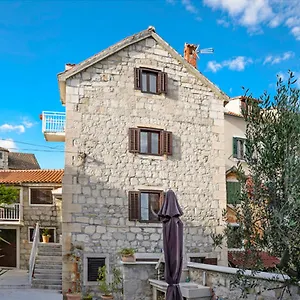 Apartment F&a, Split