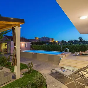 Villa Sweet Marija With Heated Pool, Split